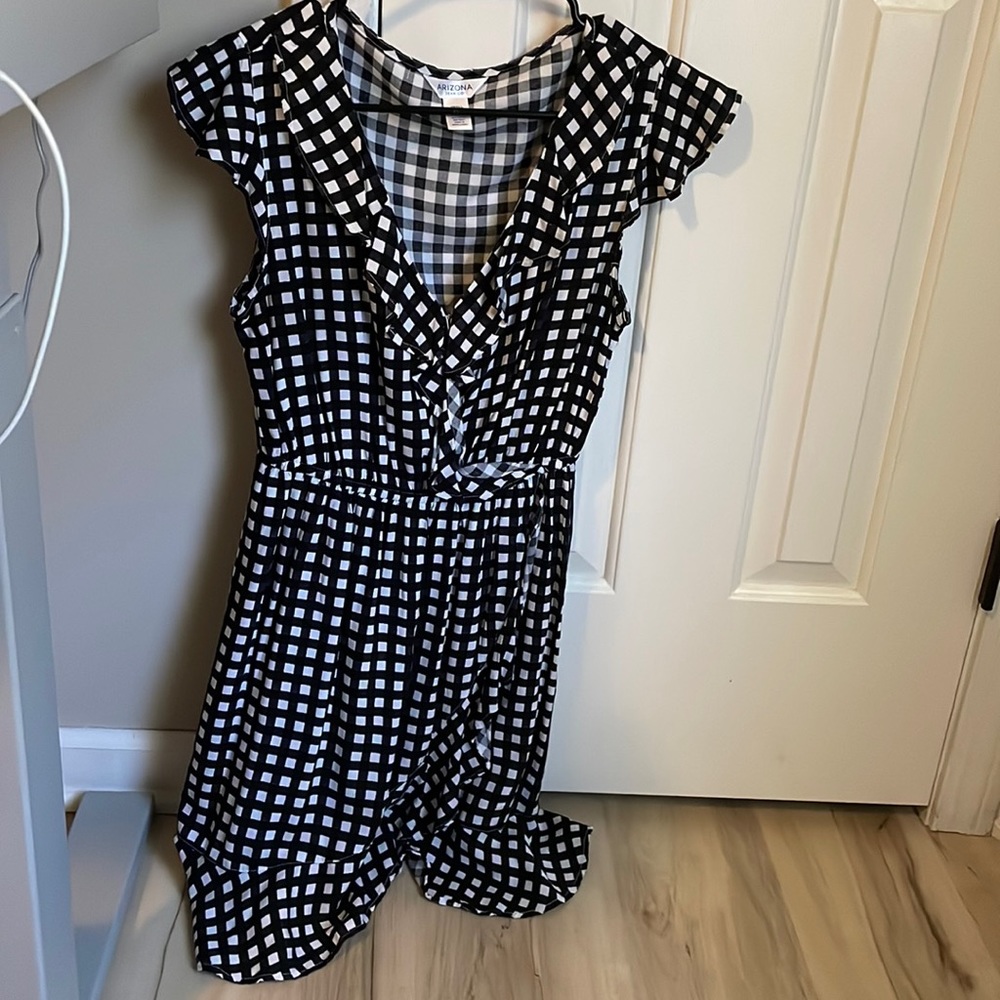 Small, black and white checkered dress from Arizona Jean Company